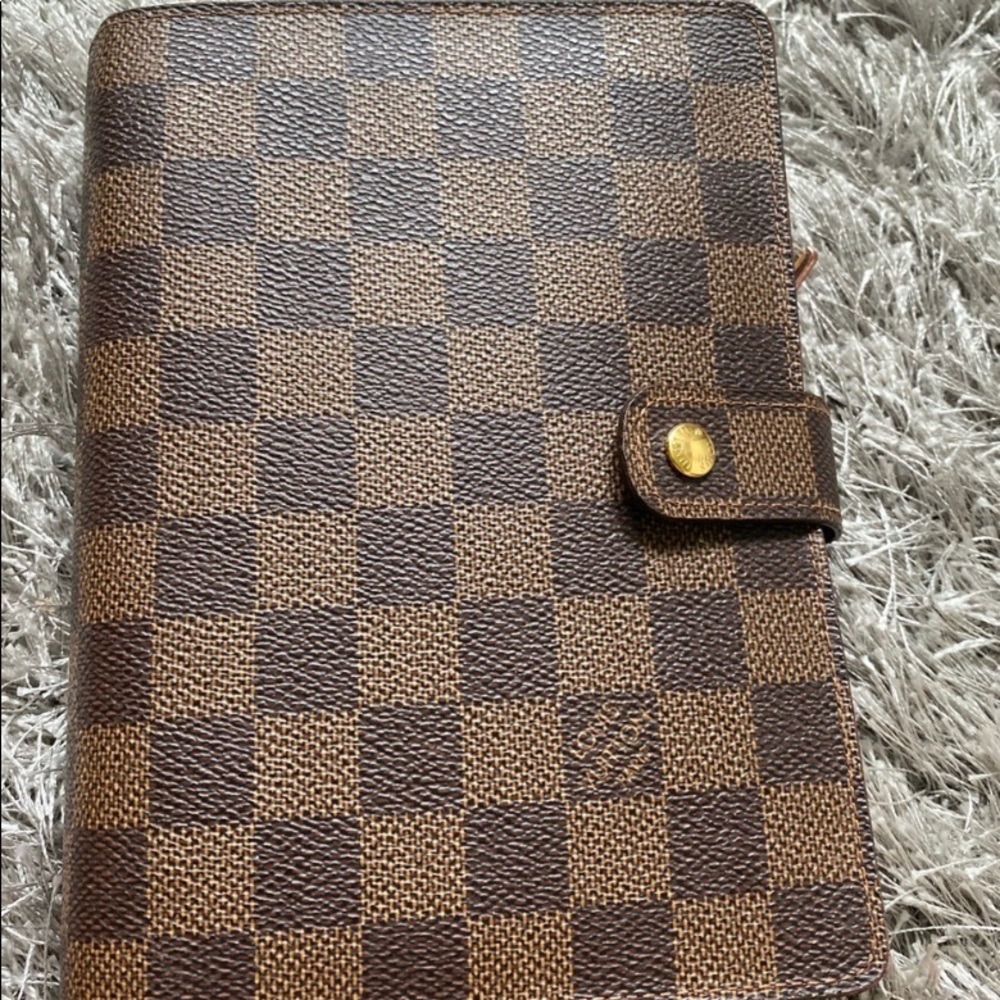 Louis Vuitton Agenda MM with refillable Authentic.